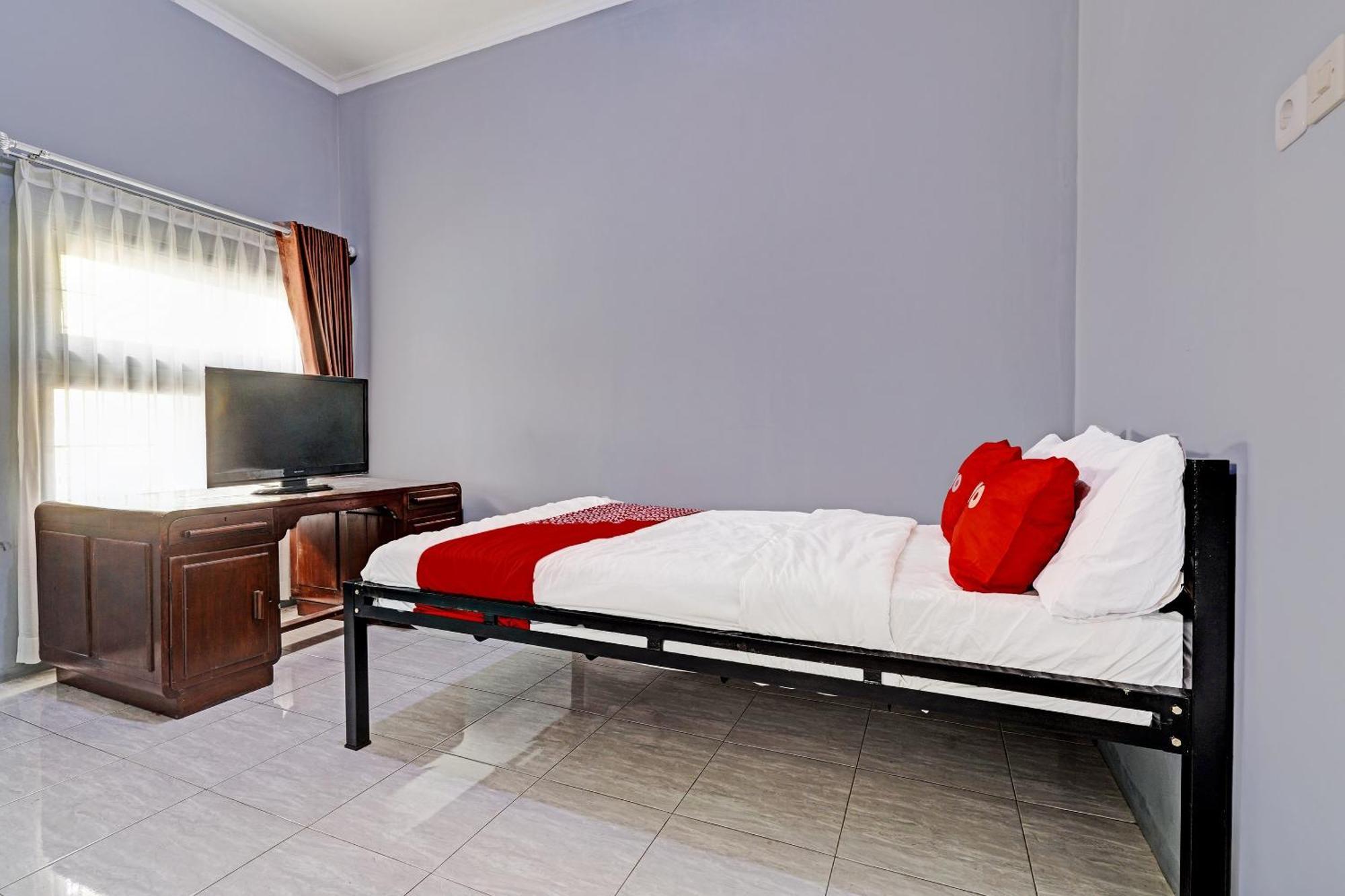 Oyo Life 91592 Aaliya Guest House Syariah Lebakwangi Экстерьер фото